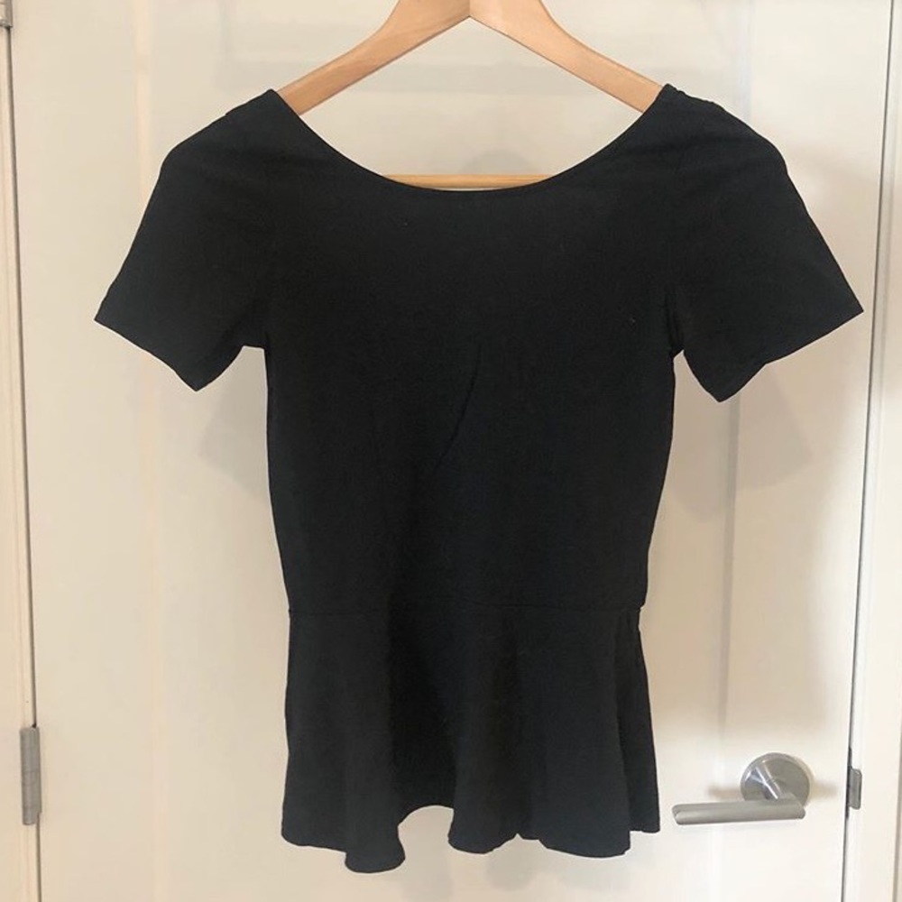 Aritzia T. Babaton peplum top